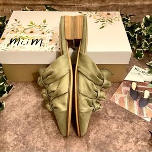 Light moss green suede like slides with triple knots + box